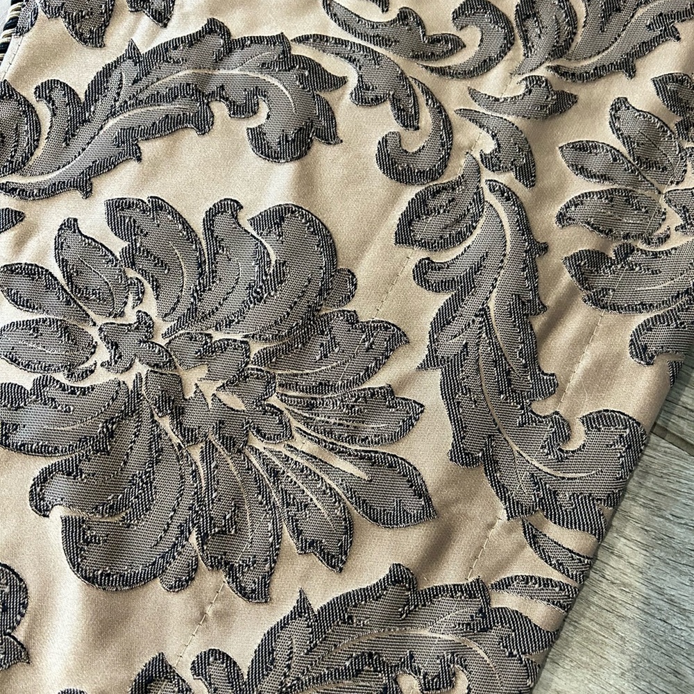 2 Luxury Brown Curtain panels. Each panel 50 in x 20 inches - Picture 4 of 8
